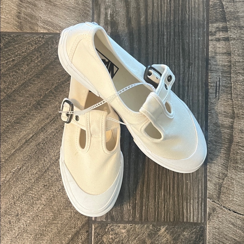 New Vans cream Canvas buckle Slip-On Sneakers